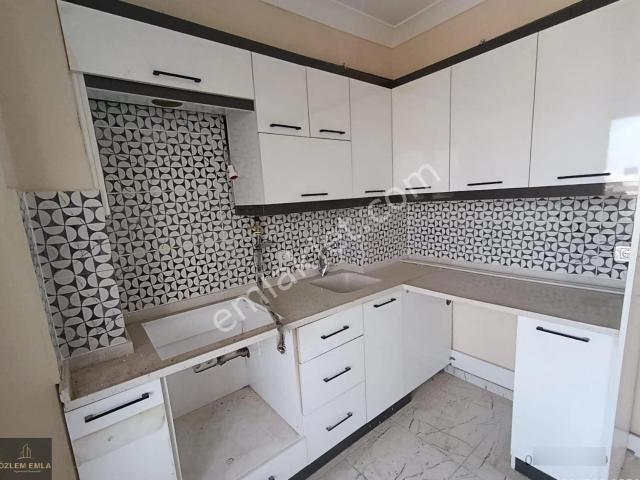 Özlem Den Bandırma İhsaniye Mahallesi Kapalı Pazar Yakın 3+1 Satılık Daire