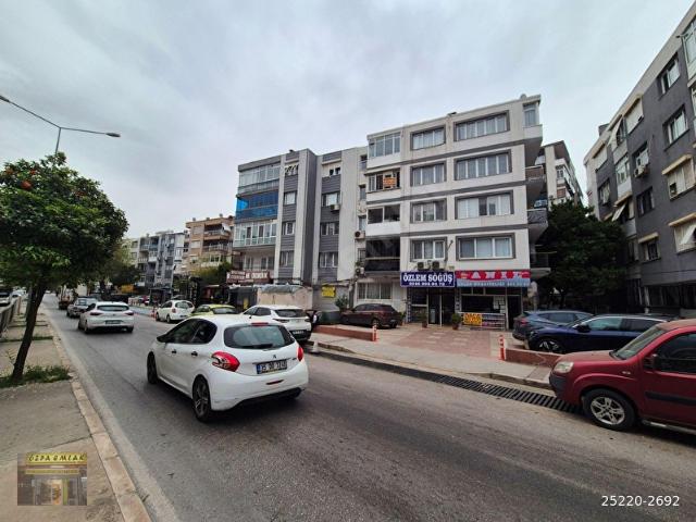 ÖZPA BAHÇELİEVLER ALİ RIZA AVNİ BULVARINDA CADDE CEPHELİOTOPARKLI MUTFAK VE WC Lİ SATILIK DÜKKAN