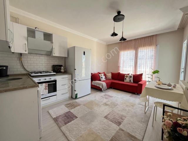 Çözüm Emlak'tan Muradiye'de 1+1 Eşyalı Ara Kat Kiralık Daire