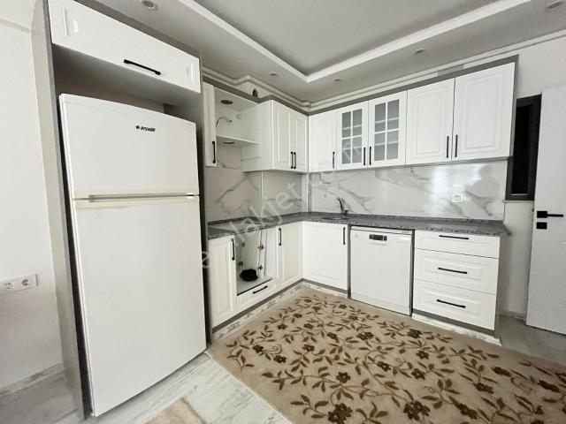 Çözüm Emlak'tan Muradiye'de Caddeye Yakın 2+1 Eşyalı Daire