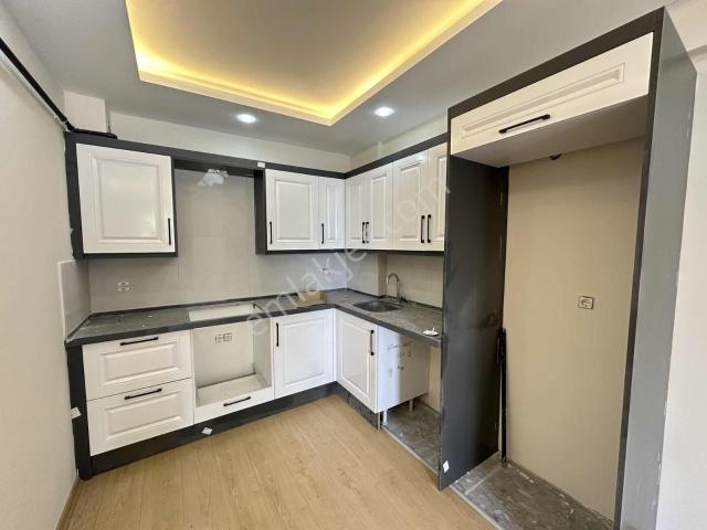 Çözüm Emlak'tan Muradiye'de Sıfır 2+1 Otoparklı Satılık Daire