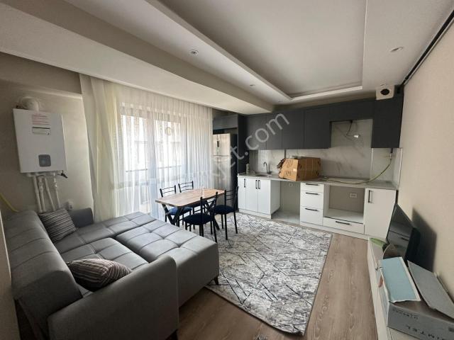 Çözüm Emlak'tan Caddeye Yakın 1+1 Sıfır Eşyalı Kiralık Daire