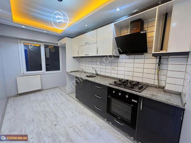 Çözüm Emlak'tan İstasyon Civarı 2+1 Kapalı Mutfak Satılık Daire