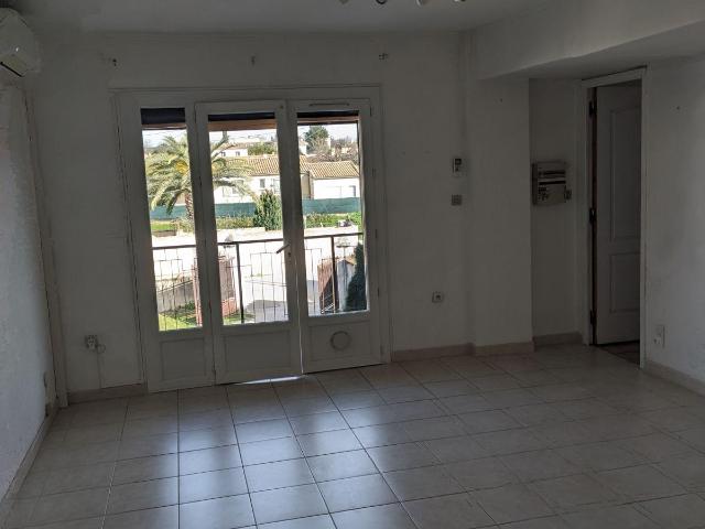 P3 avec balcon sur cour commune avec garage