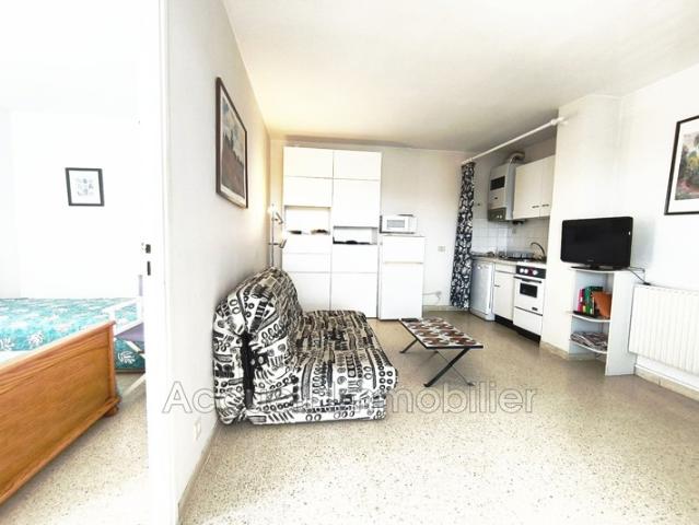 P3 avec parking privé, d'environ 47 m² avec loggia vitrée en a