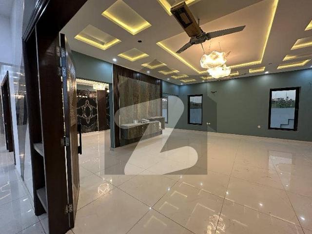 P1 272 yard villa available a+ construction