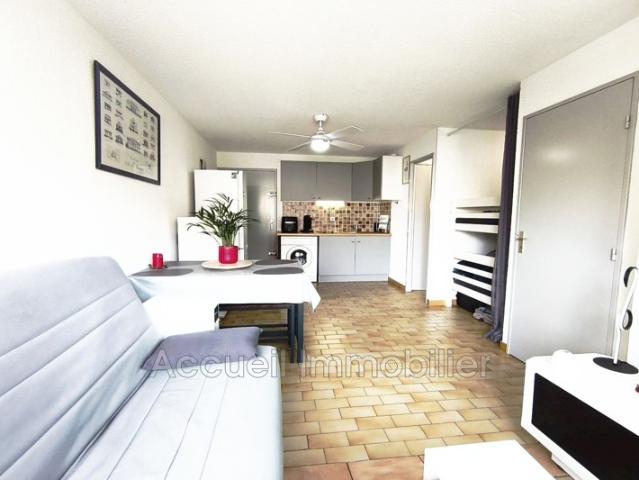 P2 cabine au 1er étage avec parking privé, d'environ 30 m² ave