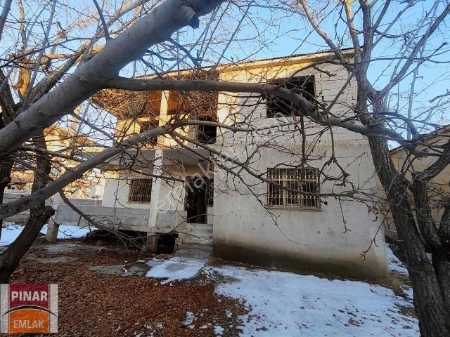 Pınar Emlak'tan Altıntepe'de Satılık 2 Katlı Müstakil Ev arsa
