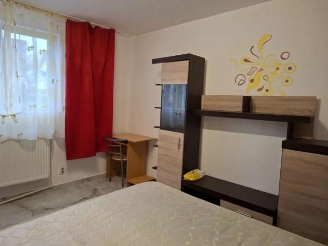 P.F. Garsonieră la parter vilå Centru, lânga UMF N.Leon