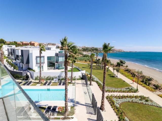 p> Para recibir más información, solo para clientes/compra. 274m² Estepona