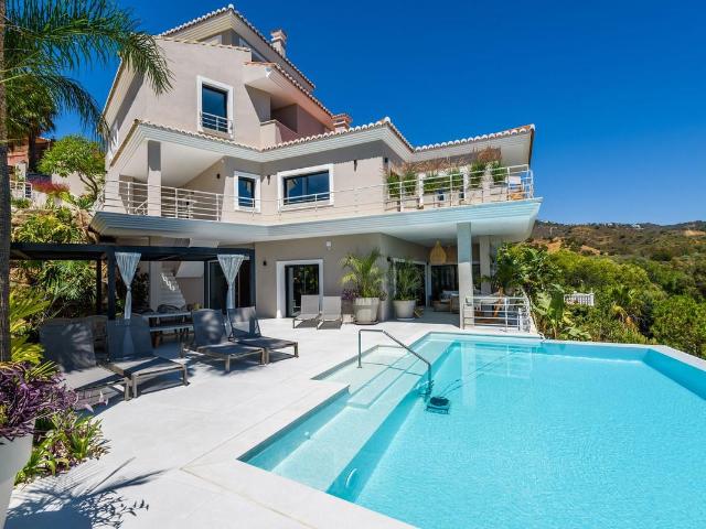 p> Para recibir más información, solo para clientes/compra. 579m² Elviria
