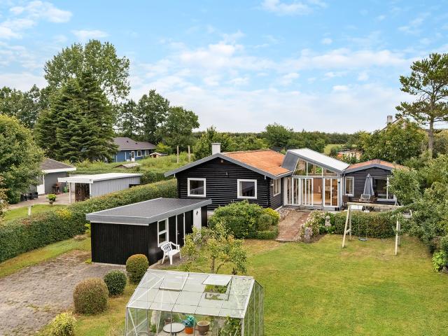 Pøt Strandby 57, Østrup