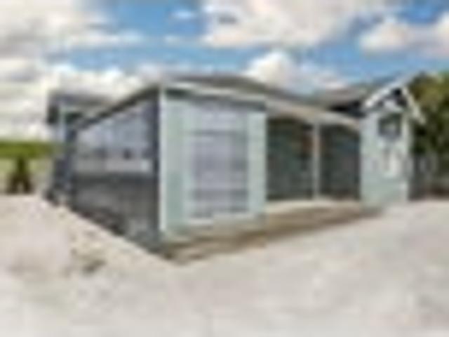 Pa fect Opportunity! Two Flats, One Building!