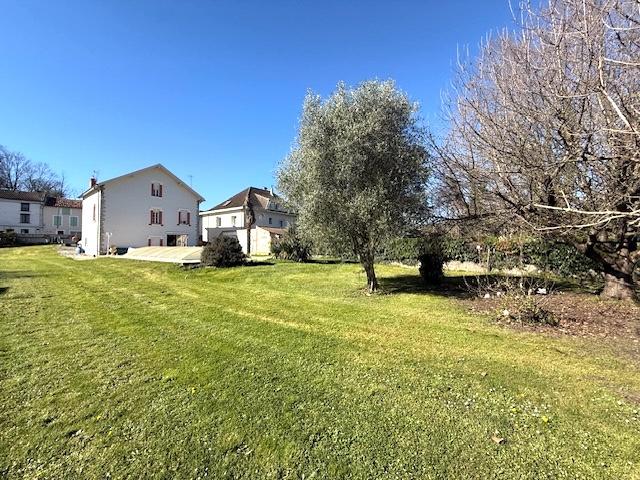 PAMIERS: MAISON DE TYPE 4 DE 136 M2 AVEC 3 GARAGES AVEC PISCINE SUR UNE PARCELLE DE 2015 M2