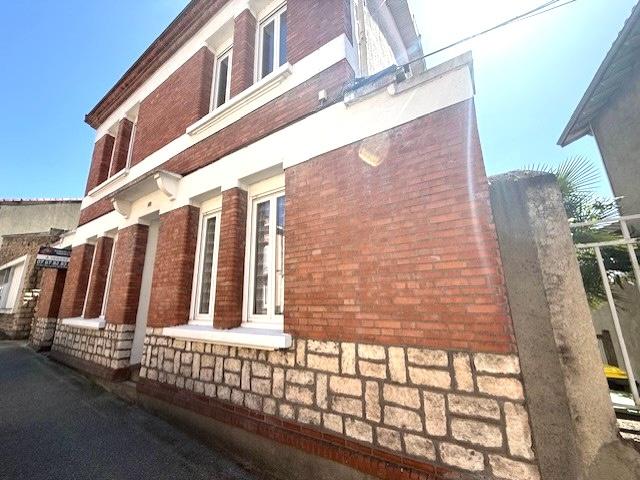 PAMIERS: MAISON DE TYPE 6 RENOVEE A VENDRE DE 130 M2 SUR UNE PARCELLE DE 285 M2