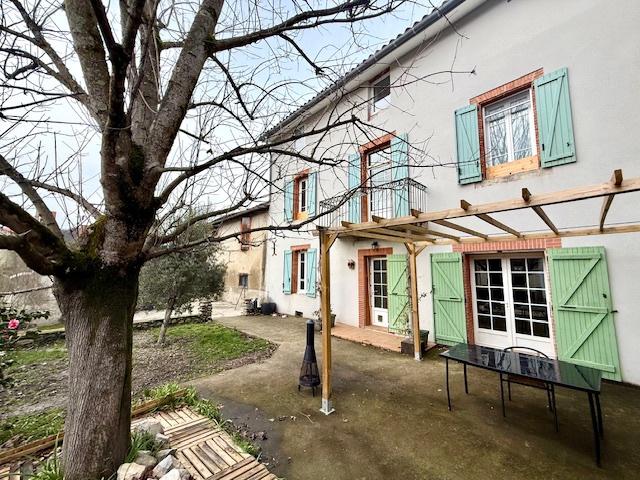 PAMIERS: PROCHE DES COMMERCES ET ECOLES: MAISON DE TYPE 7 A VENDRE DE 152 M2 AVEC JARDIN ET GRAND GARAGE