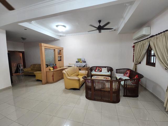 Pantai Jerjak Bayan Lepas Terrace house
