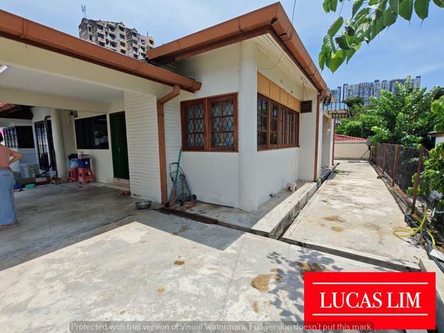 Pantai jerjak single storey house near sungai Nibong Queesnbay