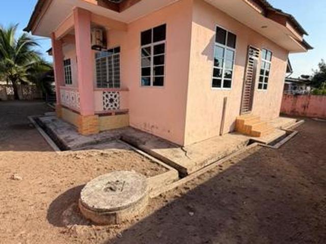 PANTAI TELUK LIPAT SURA DUNGUN Banglo Setingkat Fully Furnished