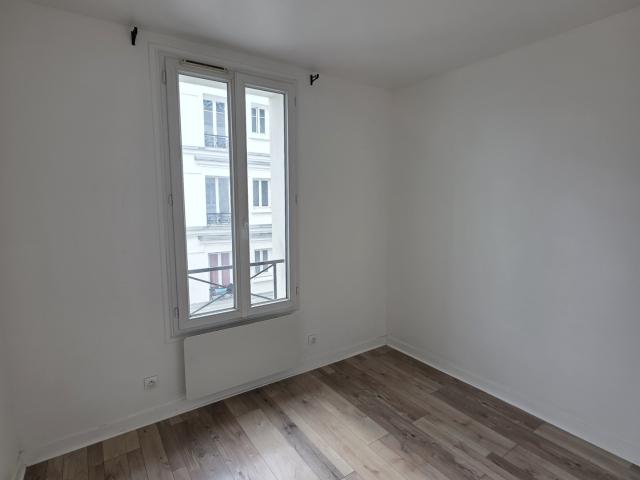 PANTIN proche Canal Pied à terre idéal jeune actif 2 pièces à rafraîchir