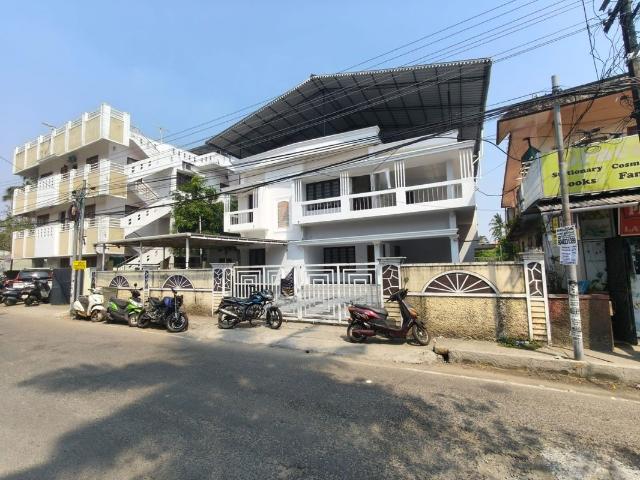 Panampally Nagar, Kochi East 4 Bedroom 4000 Sq. Ft. Independent House in Panampally Nagar Kochi Listing ID: #10393
