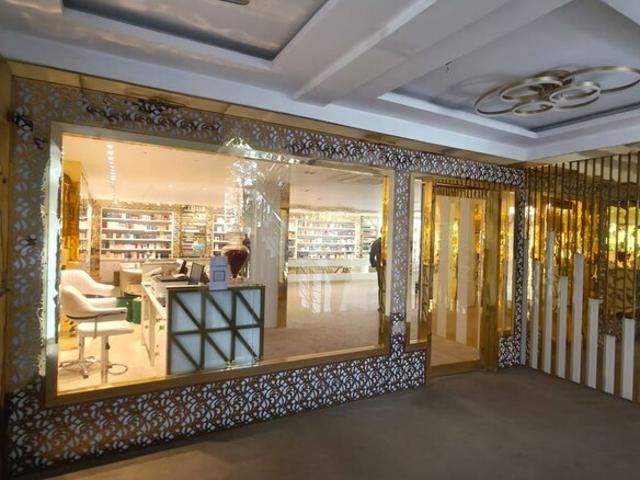 Panampally Nagar, Kochi East Commercial Showroom 1860 Sq. Ft. in Panampally Nagar Kochi Listing ID: #10102