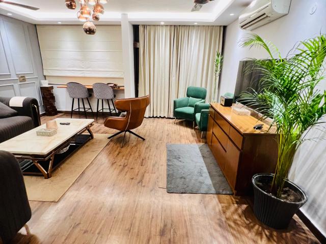 Panchsheel Enclave 3 Bedroom 265 Sq. Yd. Builder Floor in Panchsheel Enclave Delhi Listing ID: #9368