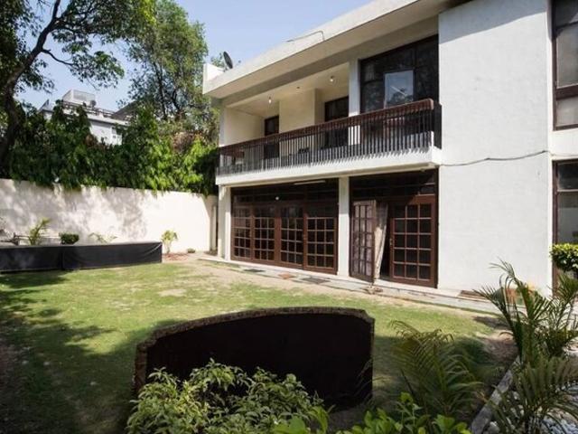 Panchsheel Enclave, South Delhi 6 Bedroom 265 Sq. Yd. Villa in Panchsheel Enclave Delhi Listing ID: #10313