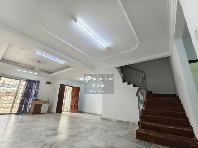 Pandan Residence 2【1房1厕】690sqft Middle floor️ 部分家私会留下️ 1 个 parking 附近就有 shoplot 吃东西、便利店和日常生活很方便 开车 20分钟到 CIQ 对新加坡通勤族或收租都不错 Selling RM290K Rental RM1400