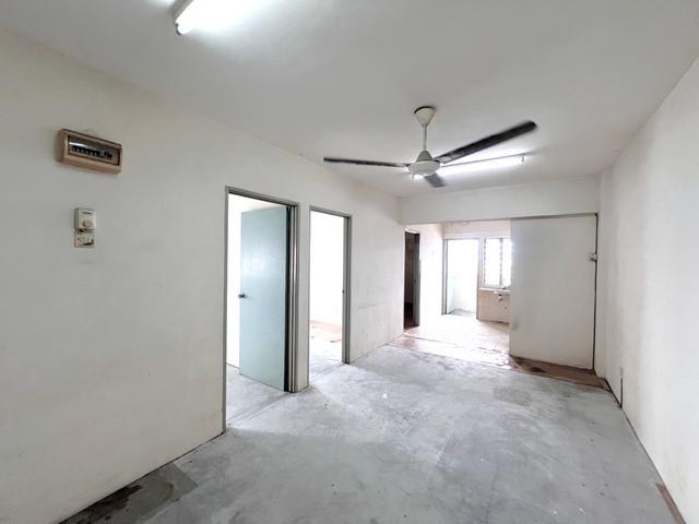 Pandan Ria Block D Apartment 3 Bed 2 Bath with Lift Service Nice View