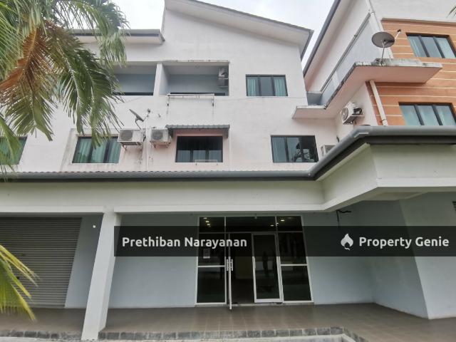 {PANGKOR} Shop lot near beach area for sale