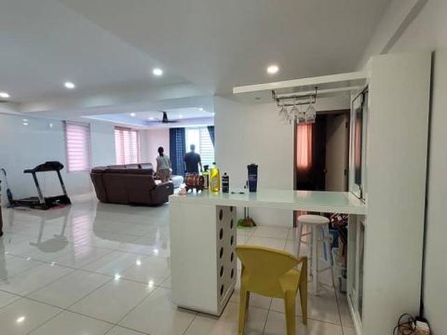PANGSAPURI MESRA JAYA Corner UnitExtra spacious layout Living HallBW