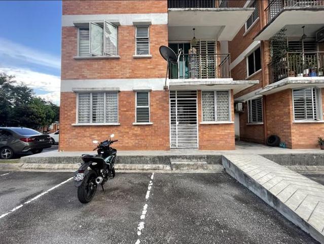 Pangsapuri Alam Budiman Unit Ground Floor 2 Car Park Depan Rumah