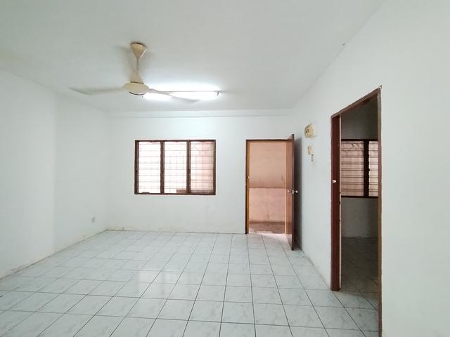 Pangsapuri Baiduri 2 adjoining units Next To Playground Main Road