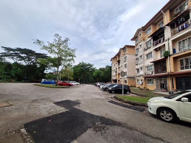 Pangsapuri Lili Bukit Subang Denai Alam Elmina