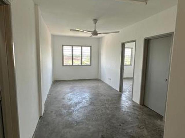 Pangsapuri Seri Era 3 Room For SaleSeksyen 36 Shah Alam