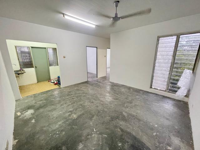 Pangsapuri Sri Indah 4th Floor Walk Up Without Lift Newly Painted