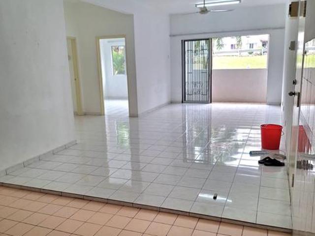 Pangsapuri Sri Mekar Apartment PuchongNearby Skypod Residences