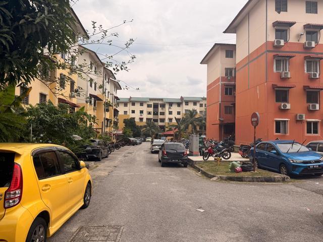 Pangsapuri Sri MerantiSri Damansara Level 1
