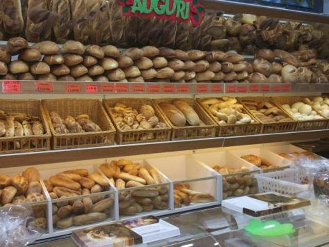 PANIFICIO PIZZE DOLCI FRITTURA DI PESCE AL VENERDI E SABATO PANE BUONO LOC