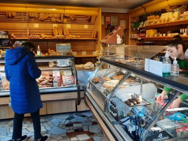 PANIFICIO PRODUZIONE PROPRIA CON DISTRIBUZIONE A NEGOZI RIVENDITA A CORSICO 15