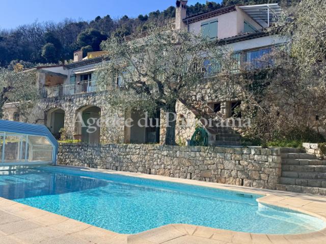 PANORAMA INCROYABLE POUR CETTE SPLENDIDE VILLA