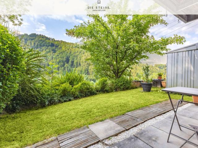 Panorama & Sonnenlage Doppelhaushälfte mit zwei Balkonen, Garten und zwei Carports