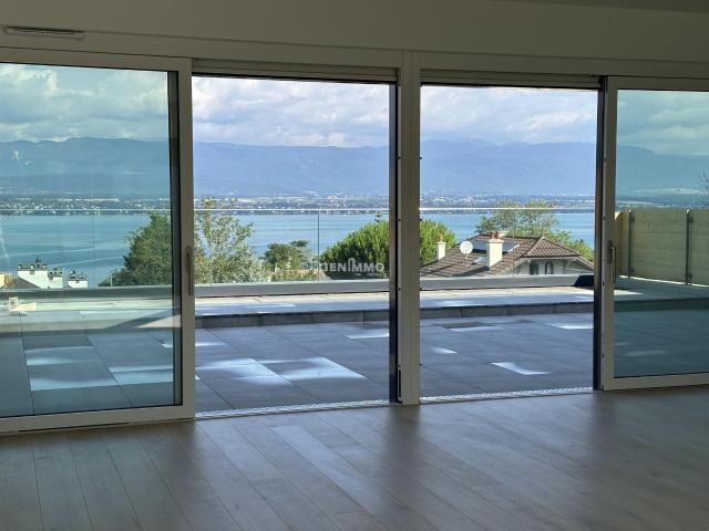 Panoramablick auf den See