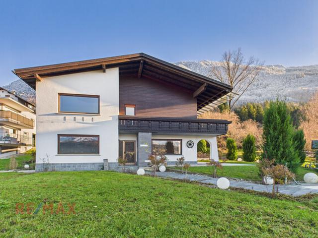 Panoramablick inklusive – Zweifamilienhaus mit Potenzial für Ihre Ideen