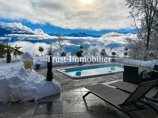 Panoramablick und Ruhe garantieren dieses Chalet