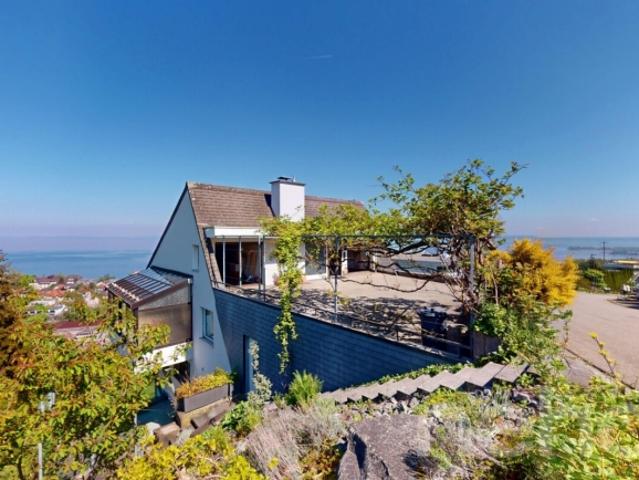 Panoramahaus mit Einliegerwohnung über dem Bodensee