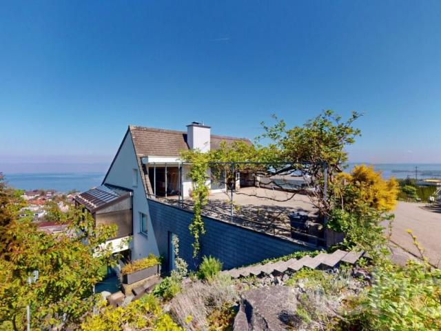 Panoramahaus mit Einliegerwohnung über dem Bodensee
