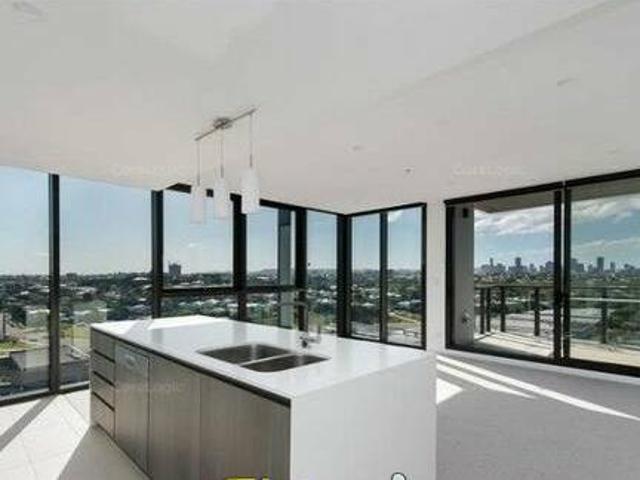 Panoramic City Views with Favourable Northerly Aspect