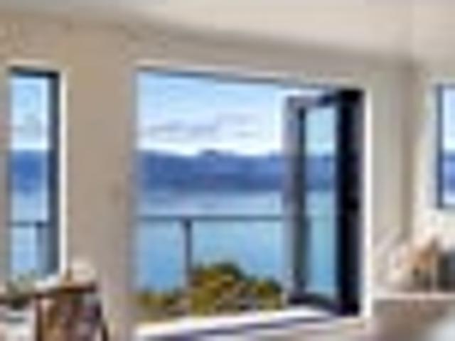 PANORAMIC HARBOUR VIEWS & EASY CARE LIVING
